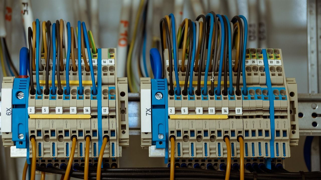Comment remplacer un interrupteur électrique en toute sécurité remplacez vos interrupteurs électriques en toute sécurité grâce à notre guide pratique. découvrez les étapes essentielles et des conseils d'experts pour un remplacement simple et efficace.
