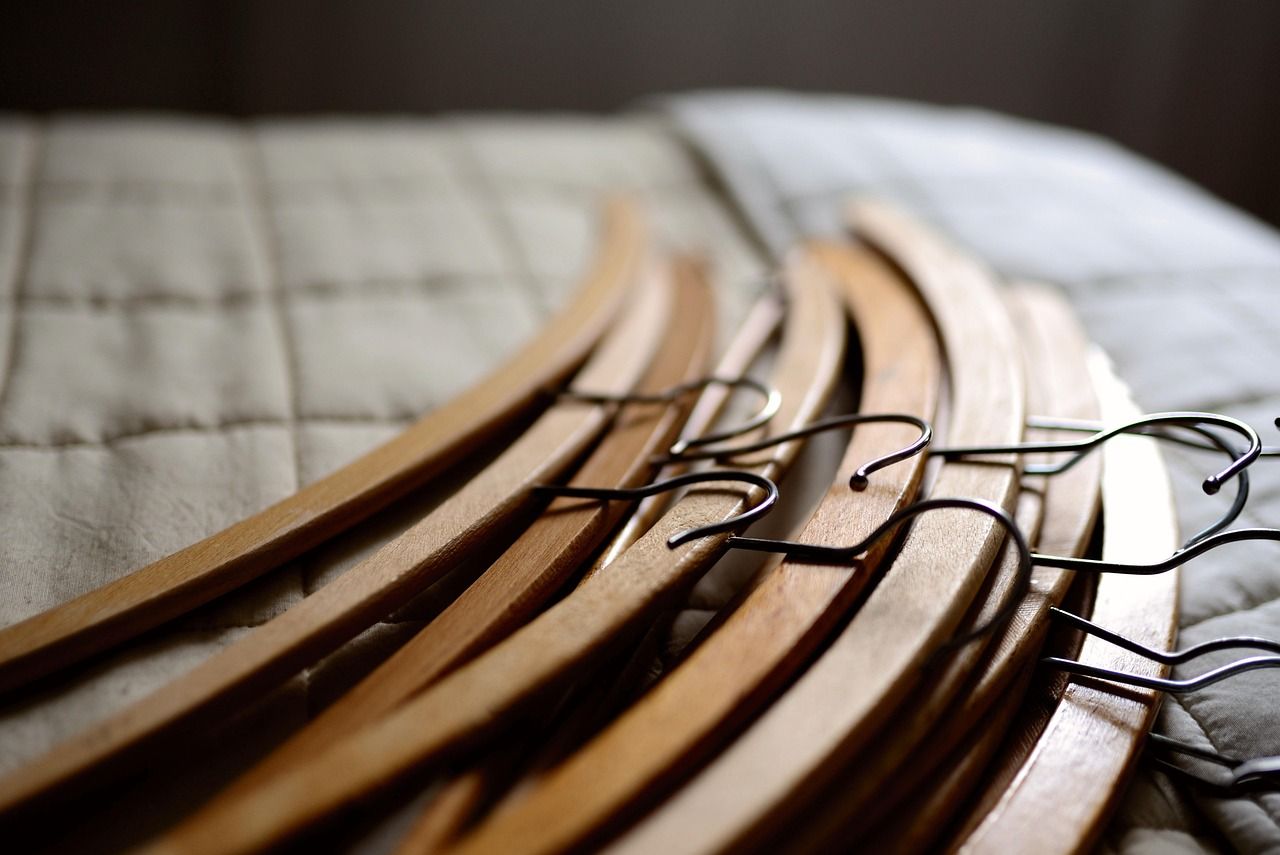 Créer un dressing ouvert avec des tubes et planches découvrez l'open wardrobe, une solution moderne et esthétique pour organiser vos vêtements. pratique et personnalisable, l'open wardrobe transforme votre espace tout en facilitant l'accès à votre garde-robe au quotidien.